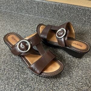 Born Womens Sz 9M Brown Leather Sandal Slip On Wedge T-Strap Open Toe Buckle Acc